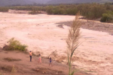 No le tienen miedo a la creciente, pese a las advertencias
