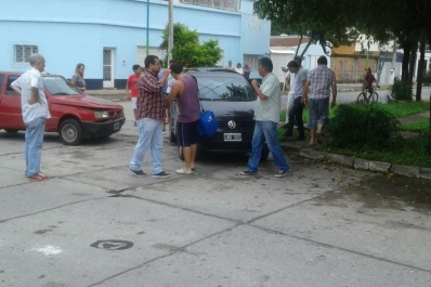 Un choque sacudió la mañana en San Martín y Saavedra