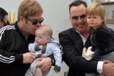 Dolce & Gabbana defienden la familia tradicional y Elton John llama a boicotear a la marca