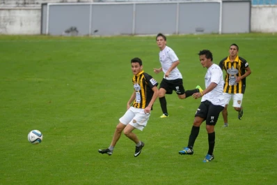La nueva camiseta de San Jorge será amarilla con vivos verdes
