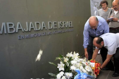 Exigen Justicia por las víctimas del atentado contra la Embajada de Israel