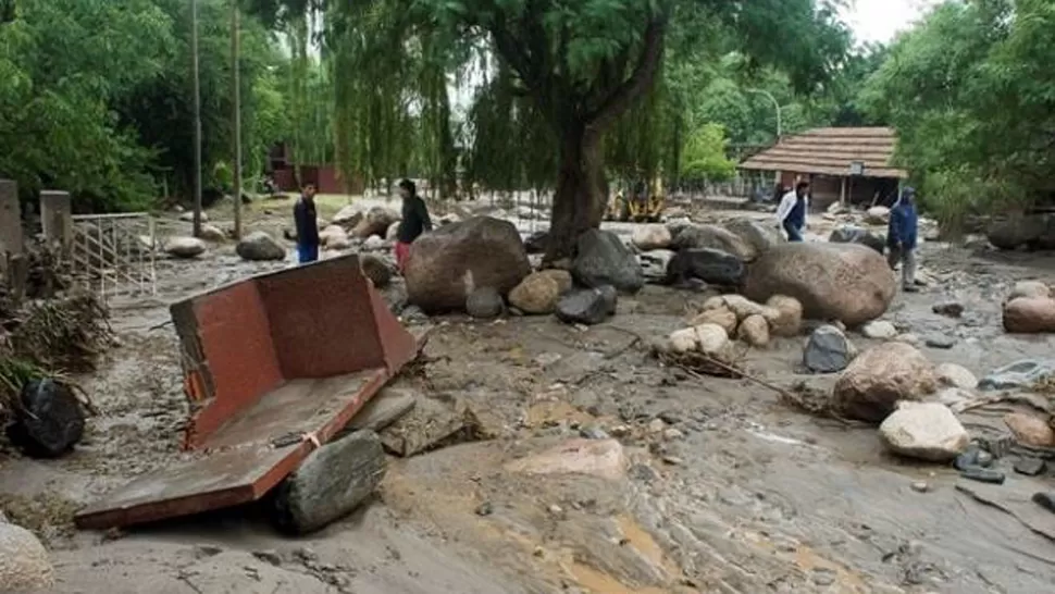 DEVASTACIÓN. La villa de El Rodeo quedó sepultada bajo un alud de barro y piedras. FOTO DE FACEBOOK/JUSTICIA PARA EL RODEO