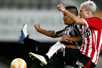 Estudiantes le ganó a Libertad y llegó a la punta