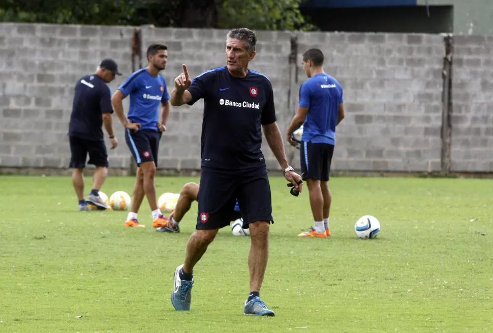 EL GUÍA. Bauza, un especialista en formar planteles para la Copa Libertadores, está junto a San Lorenzo contra las cuerdas en un Grupo 2 liderado por Corinthians. dyn (archivo)