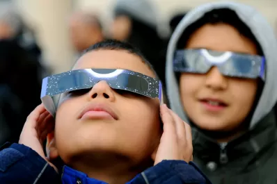 Los riesgos de observar el eclipse solar sin protección