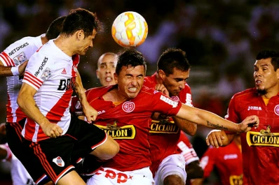 Juan Aurich le empató a River sobre el final