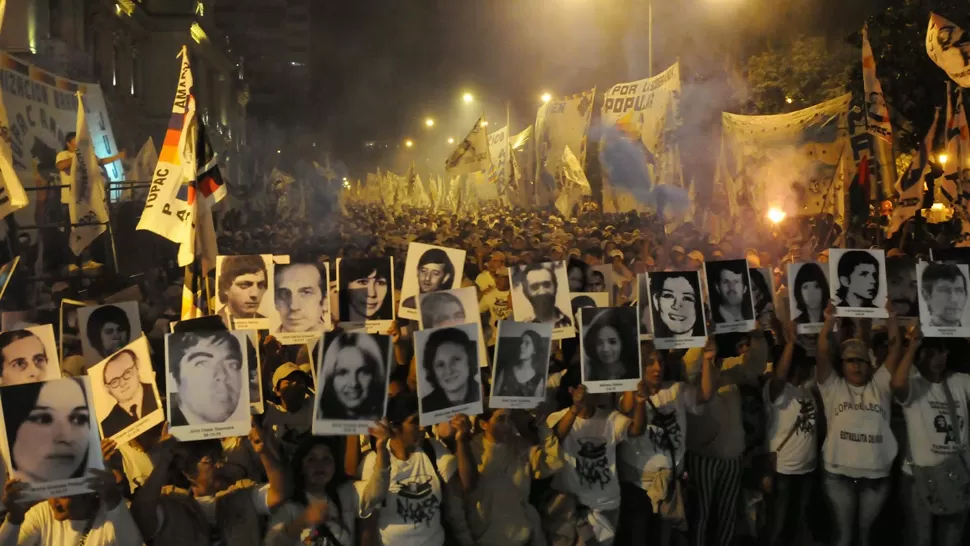 EN MARCHA. La movilización del 24 de Marzo del año pasado reunió a una multitud en Jujuy. FOTO DE HUELLASDEJUJUY.COM.AR