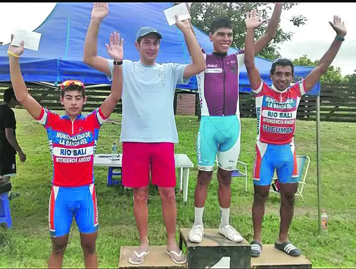 ELITE. Ismael Laguna (segundo de la derecha) mostró un muy buen nivel. foto Gentileza de la Asociación Ciclista Tucumana