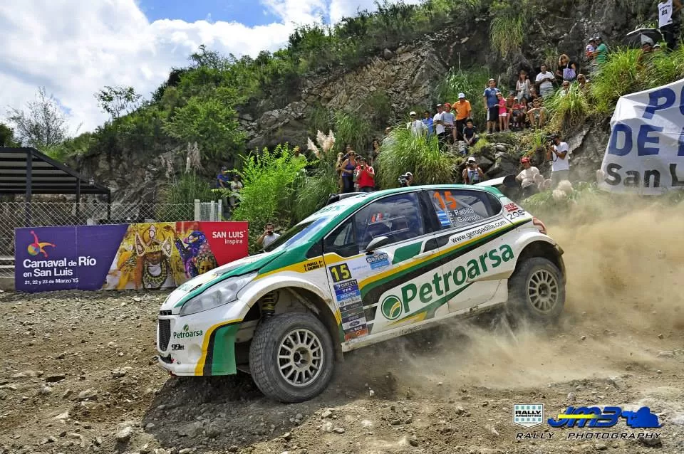 SU PRIMERA VEZ. “Gero” Padilla debutó con el Peugeot 208 en los caminos de San Luis. Para lo que resta de la temporada 2015, el yerbabuenense se plantea altos objetivos en el certamen nacional. foto de JMB Rally Photography 