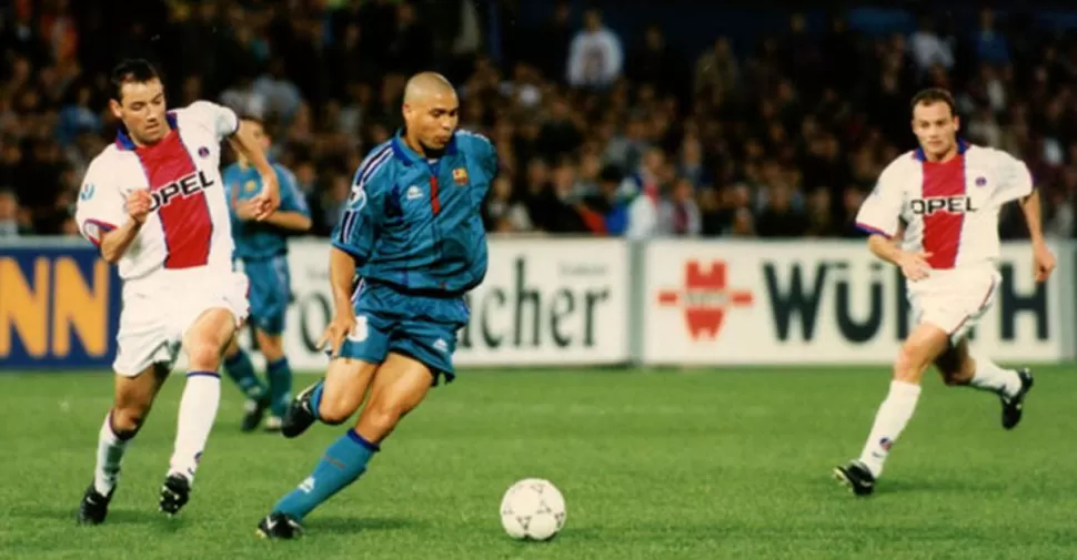 RECUERDO. Uno de los primeros duelos de Barcelona y PSG. FOTO TOMADA DE SPORT.ES