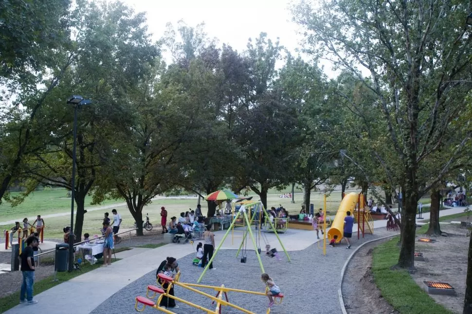 DIVERSIÓN Y GIMNASIA. El nuevo sector ofrece juegos para los chicos y una pista de salud para los grandes. LA GACETA / FOTO DE DIEGO ARÁOZ