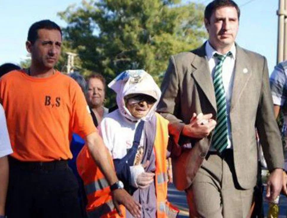 EPOPEYA ESPIRITUAL. La italiana Emma Moroncini, de 91 años, llega a Luján, luego de caminar durante 82 días. dyn