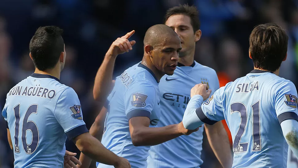 SE REIVINDICÓ. Los jugadores de City festejan uno de los goles. REUTERS. 