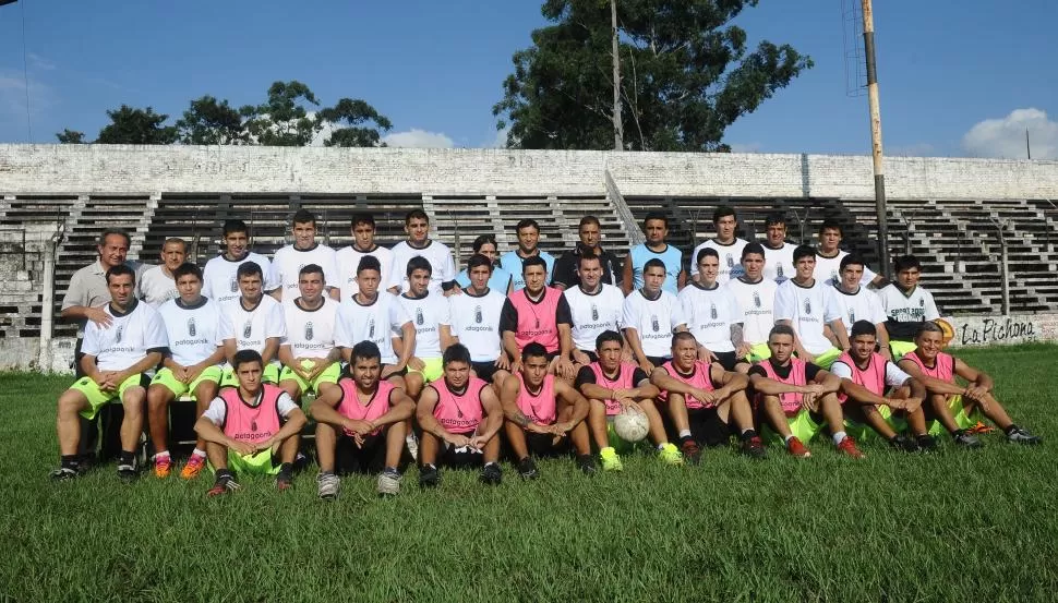 LISTOS PARTA DAR BATALLA: Los integrantes del plantel de Concepción FC confían en que harán un buen torneo en su regreso a la tercera categoría, tras lo que fue una histórica definición en el Federal B. la gaceta / foto de osvaldo ripoll