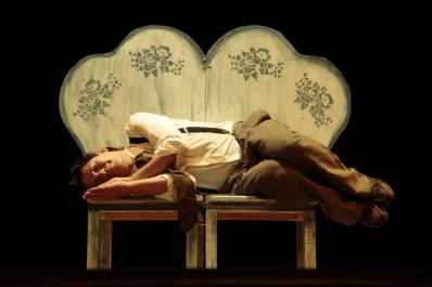 El amor mostró sus dos caras entre truenos y tormentas