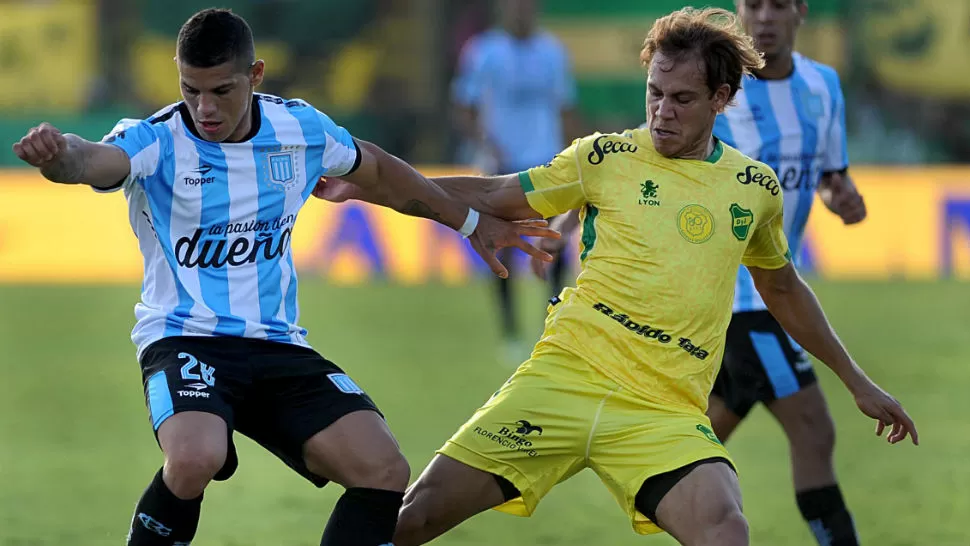 MANO A MANO. Racing y Defensa y Justicia no se sacaron ventajas y empataron 1-1. TELAM