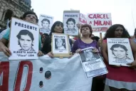 Marchan separados, pero juntos critican a Milani