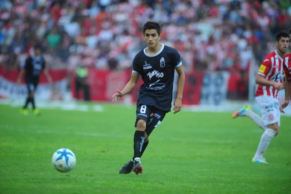 BRILLANTE. Víctor Rodríguez fue la figura del “cuervo” la cancha ante San Martín. la gaceta / foto de diego aráoz