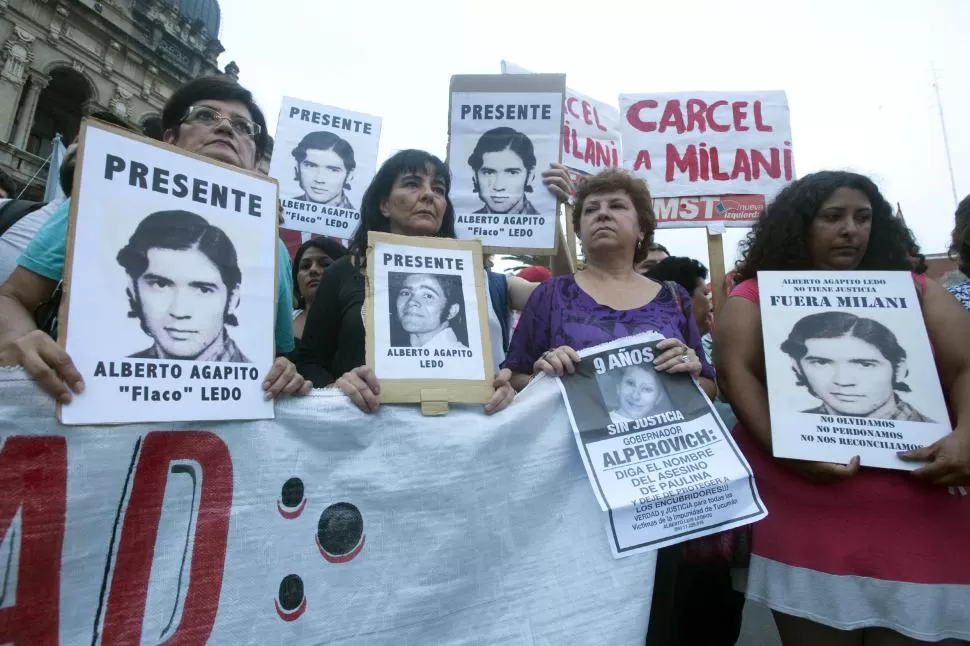 ¡FUERA MILANI! Como el lunes 16, el reclamo por la destitución del jefe del Ejército volverá a oírse hoy, Día de la Memoria, por la Verdad y la Justicia. la gaceta / foto de diego aráoz