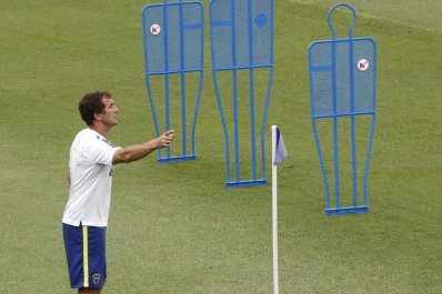 Arruabarrena probó con Peruzzi y tres delanteros