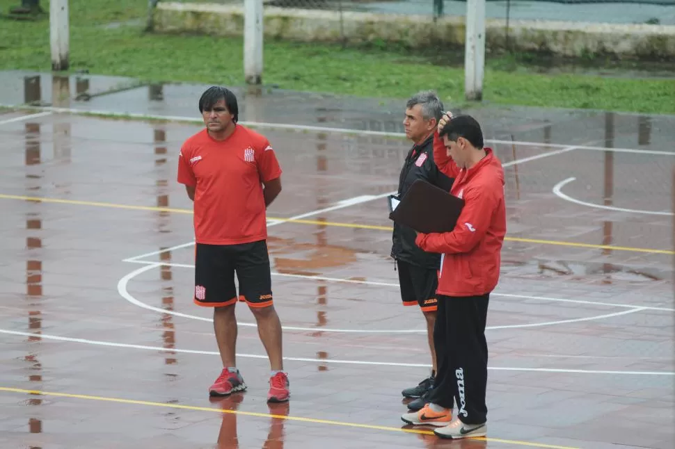 EN TODO. Tempesta y Martos sufren por la lluvia, pero buscan optimizar el trabajo. la gaceta / foto de Inés Quinteros Orio (archivo)