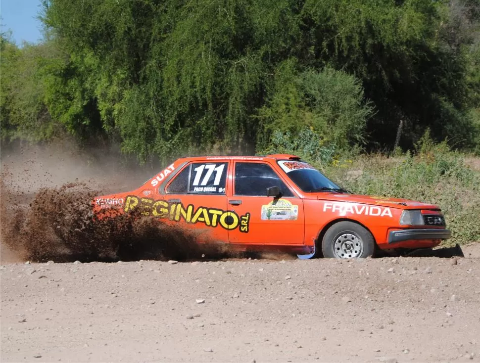 “NARANJA” CAMBIADO. Los autos de Andrés y Miguel Reginato mantendrán el intenso color que los identifica, aunque esta vez le incorporarán otro diseño. fotos de la federación catamarqueña de rally