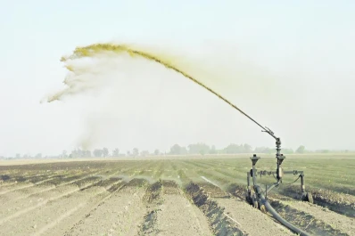 El riego controlado con vinaza en los campos  ni perjudica al suelo ni al cañaveral