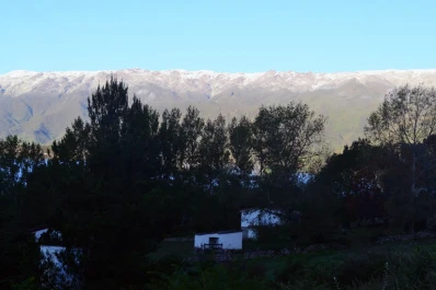 Tafí del Valle amaneció con las cumbres de los cerros cubiertas de blanco