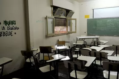 Los docentes se sumaron al paro del martes contra el impuesto a las Ganancias