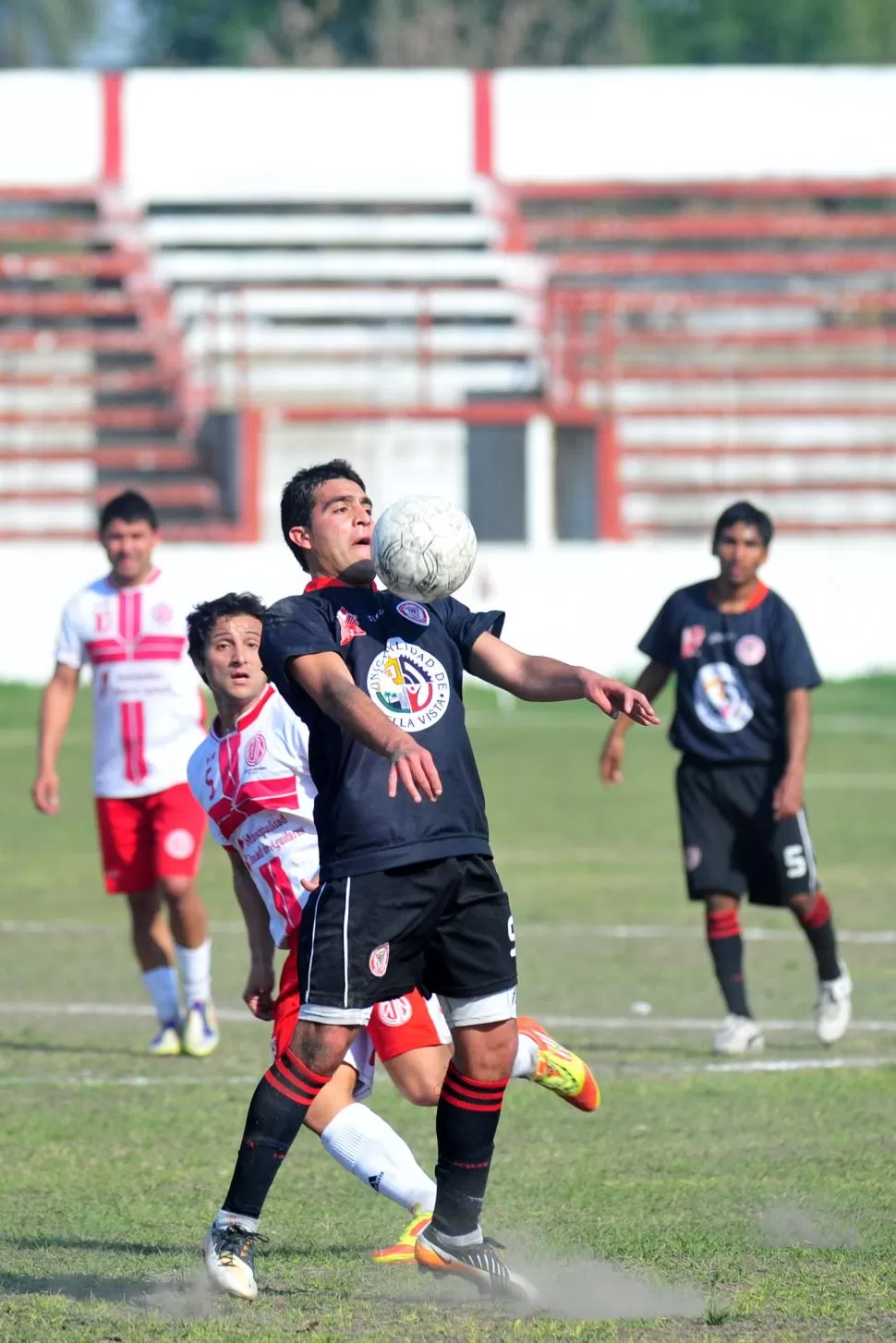 EFECTIVIDAD. Gastón Olmos aporta su cuota de gol en el equipo “juliano”. la gaceta / foto de diego aráoz (archivo)