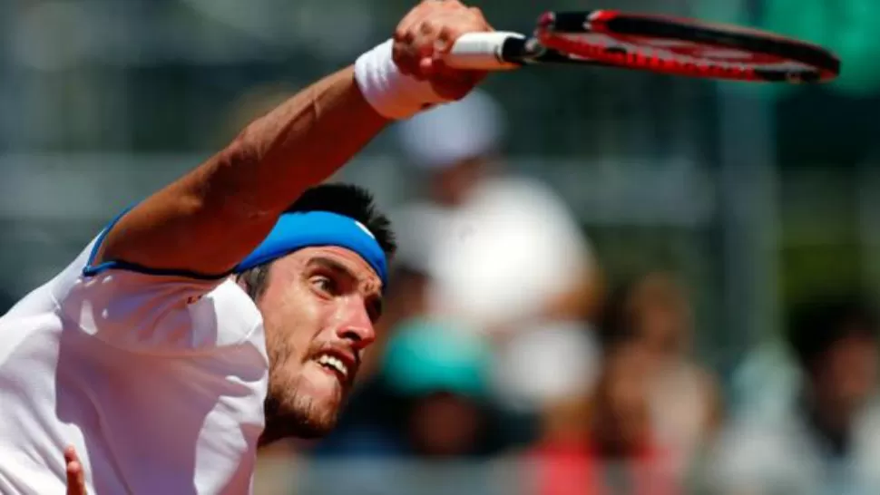 BUEN GOLPE. El tenista correntino Leonardo Mayer le ganó en una hora y 35 minutos de juego al finlandés Jarkko Nieminen por 6-4 y 7-6 (7-5 en el tie break) y avanzó a la tercera ronda del Masters 1000 de Miami. 