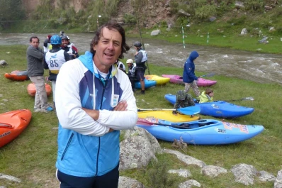 El agua del valle los atrapa