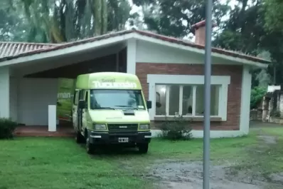 Usan un móvil oficial para llevar mercadería a un acto político, en Yerba Buena