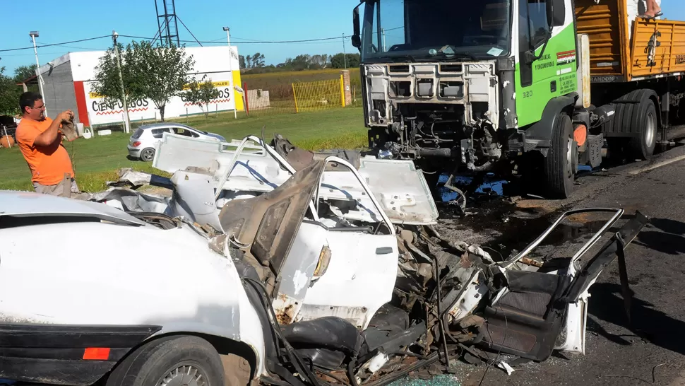 DESTRUIDO. Así quedó el Peugeot 504. TÉLAM