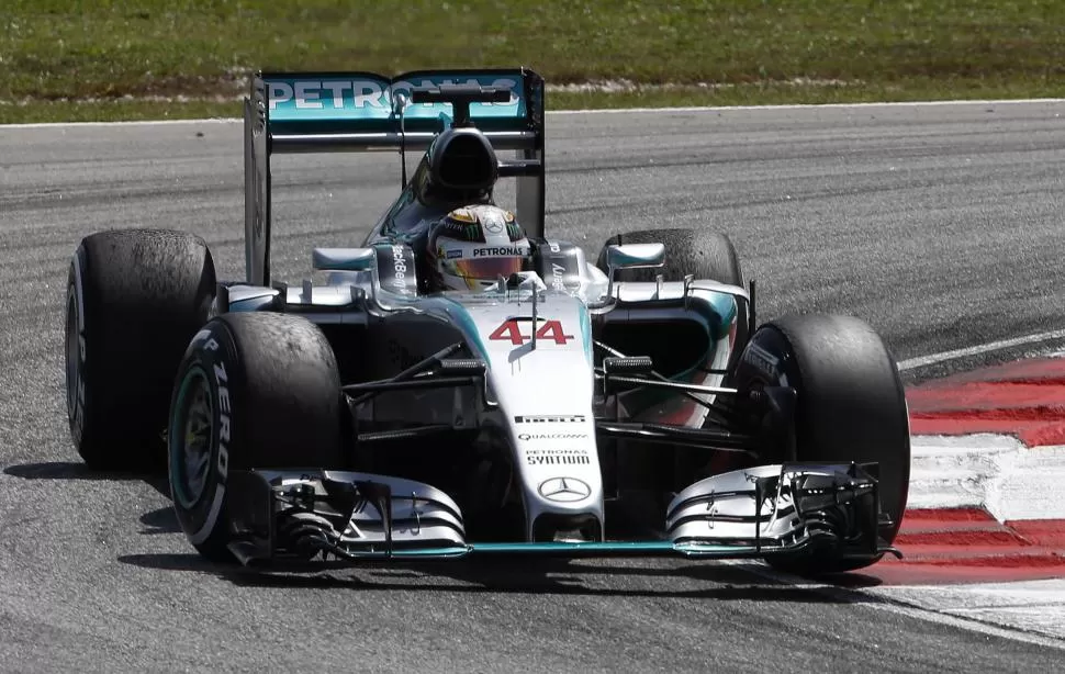 SIGUE ARRIBA. Lewis Hamilton mantuvo su dominio en los entrenamientos. REUTERS