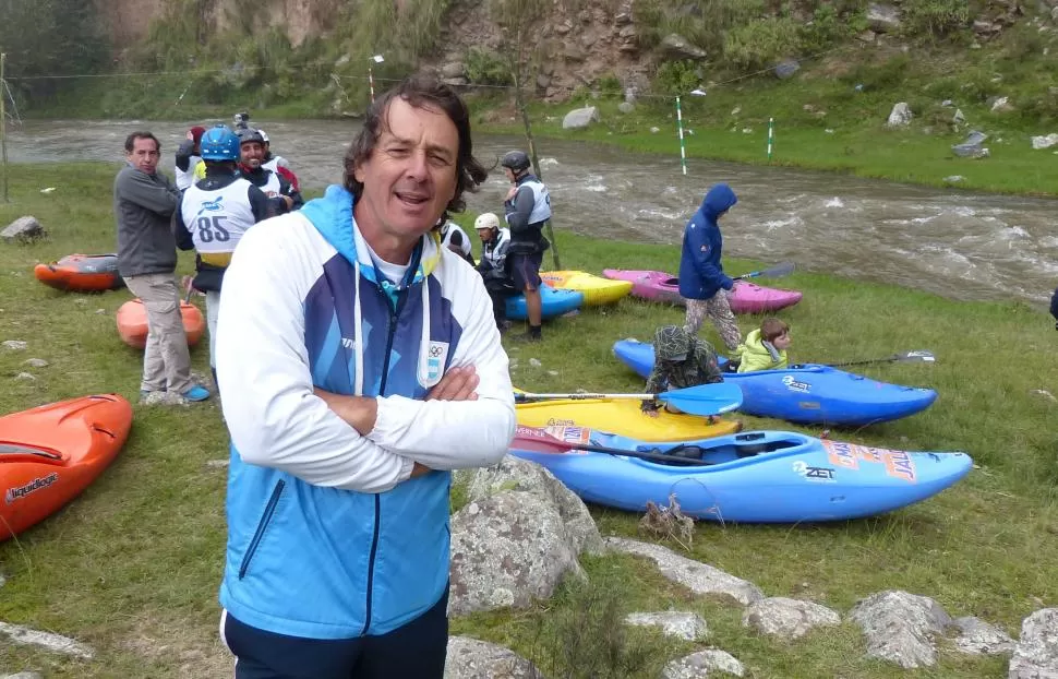 ATENCIÓN. Rossi estuvo atento en el margen del río Los Sosa, no sólo a sus dirigidos, sino a todos los competidores. Presenció el slalom y también el creek (foto).  la gaceta / fotos de osvaldo ripoll