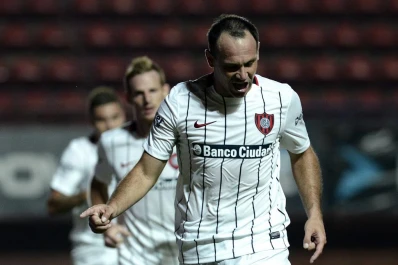 San Lorenzo goleó y llegó a la cima