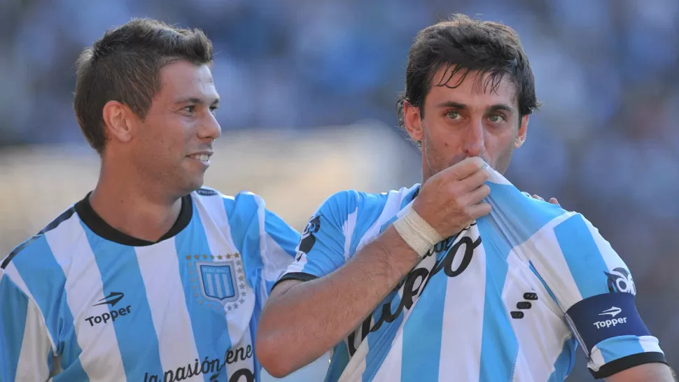 PRINCIPE GOLEADOR. Racing Club, con la reaparición de su figura y capitán, Diego Milito, autor de un gol, volvió hoy al triunfo tras superar a San Martín de San Juan por 2-0, como local. TELAM