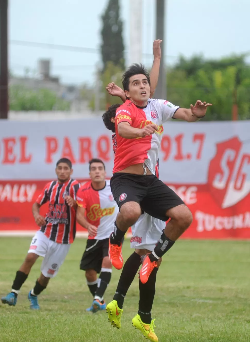 LETAL.- Velardez hizo doblete en el triunfo de Sportivo sobre Normal Rosarino. la gaceta / foto de antonio ferroni (archivo)