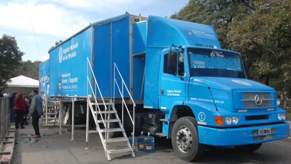 EN LA PROVINCIA. Cada móvil realiza hasta 120 trámites por día. FOTO TOMADA DE PRENSATUCUMAN.GOB.AR