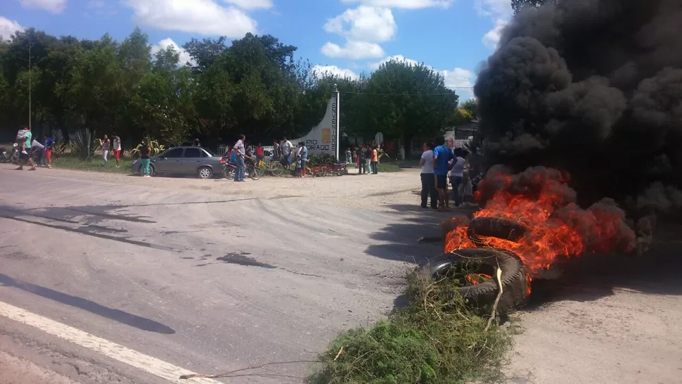 NADIE PASA. El doble homicidio de los policías consternó a los pobladores de Río Colorado. FOTO ENVIADA POR UN LECTOR