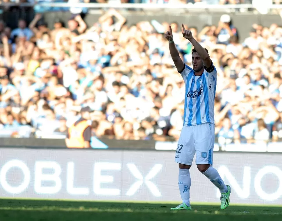 CAPITÁN Y FIGURA. Diego Milito jugó 54’ y marcó el segundo gol de Racing. dyn