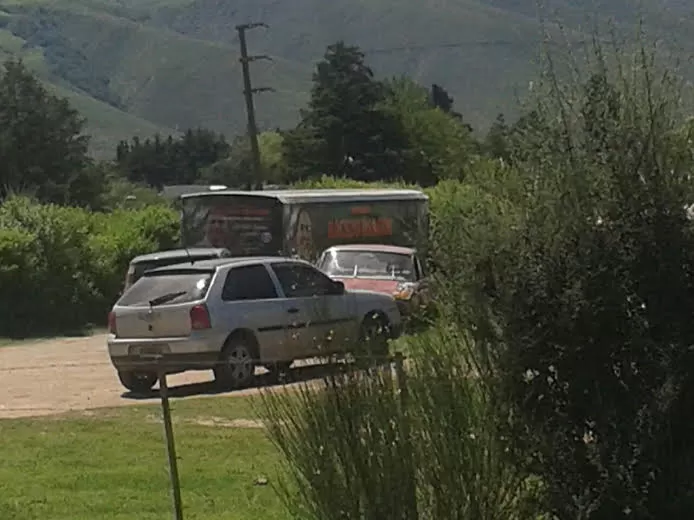 EN TAFÍ DEL VALLE. La combi de Racedo Aragón, estacionada en la comisaría.  