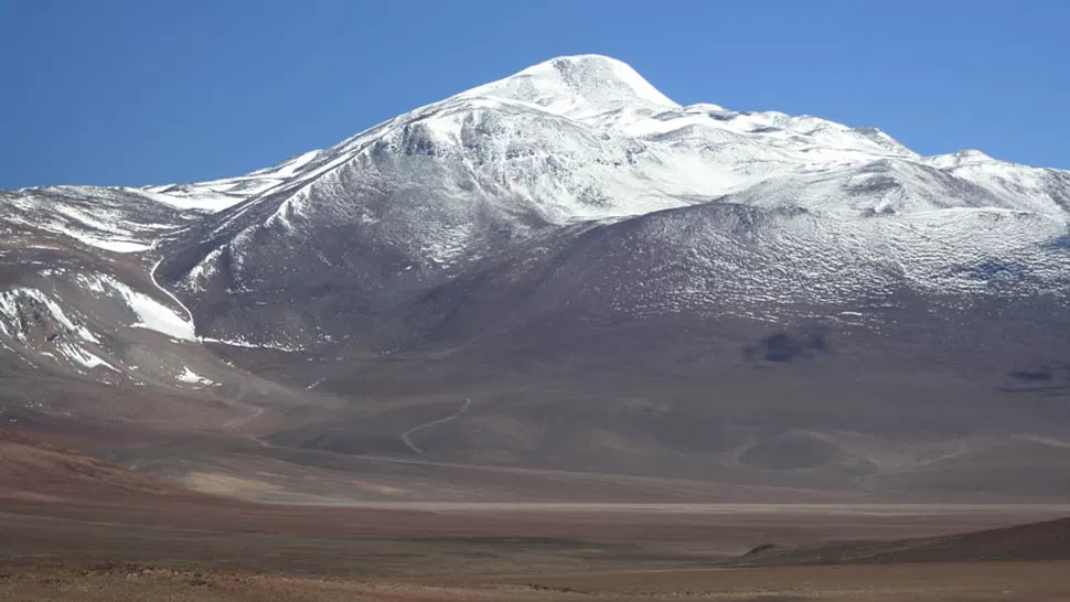 Rescatan a cuatro andinistas extraviados en la frontera con Chile