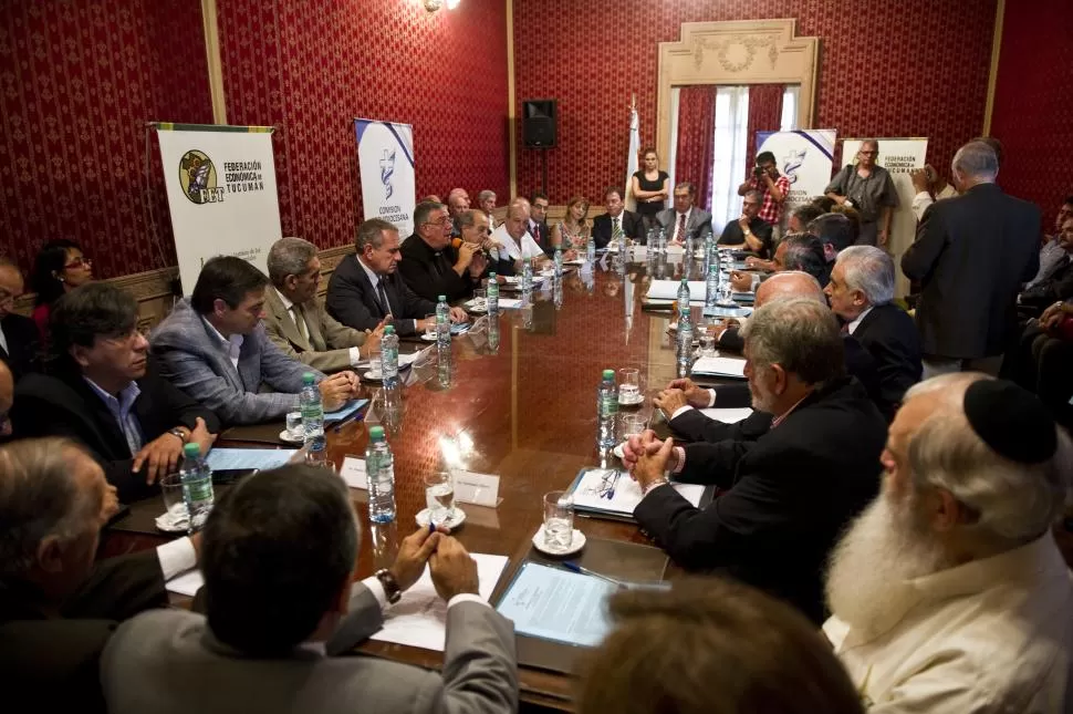 MESA INTERINSTITUCIONAL. Representantes de diversos sectores sociales se congregaron para comenzar a discutir los actos para el Bicentenario. la gaceta / foto de jorge olmos sgrosso