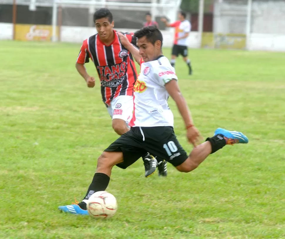 CONDUCTOR. Luna elogió a Sportivo y a Velárdez, su goleador.  LA GACETA / FOTO DE ANTONIO FERRONI (ARCHIVO)