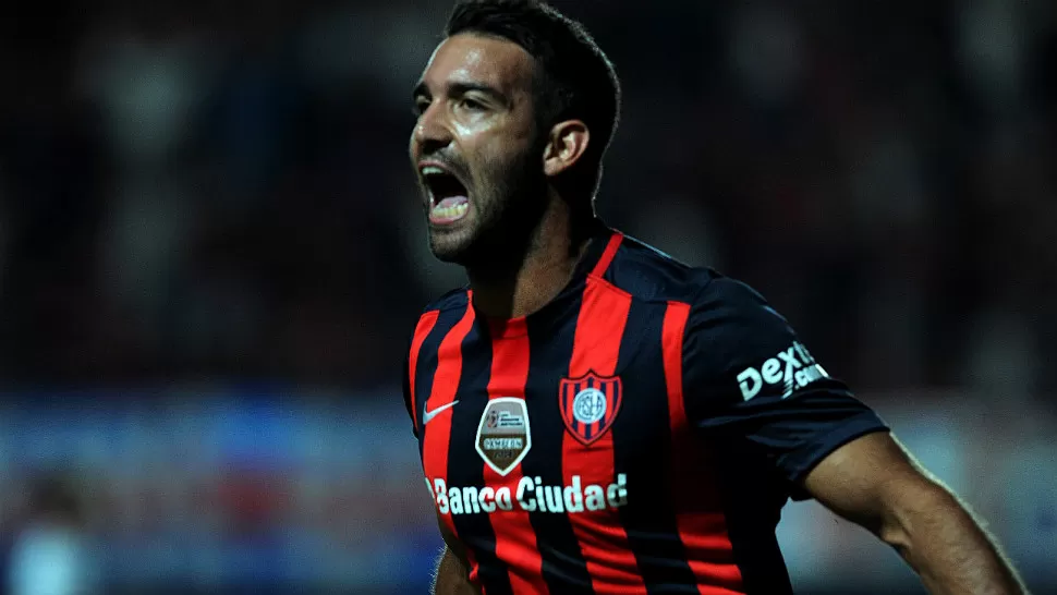 FESTEJO A TODO PULMON. Martín Cauteruccio festeja a todo pulmón el gol de San Lorenzo, que le permitió conseguir el triunfo sobre San Pablo de Brasil, por 1-0, en el Nuevo Gasómetro, por el grupo 2 de la Copa Libertadores de América. TELAM 