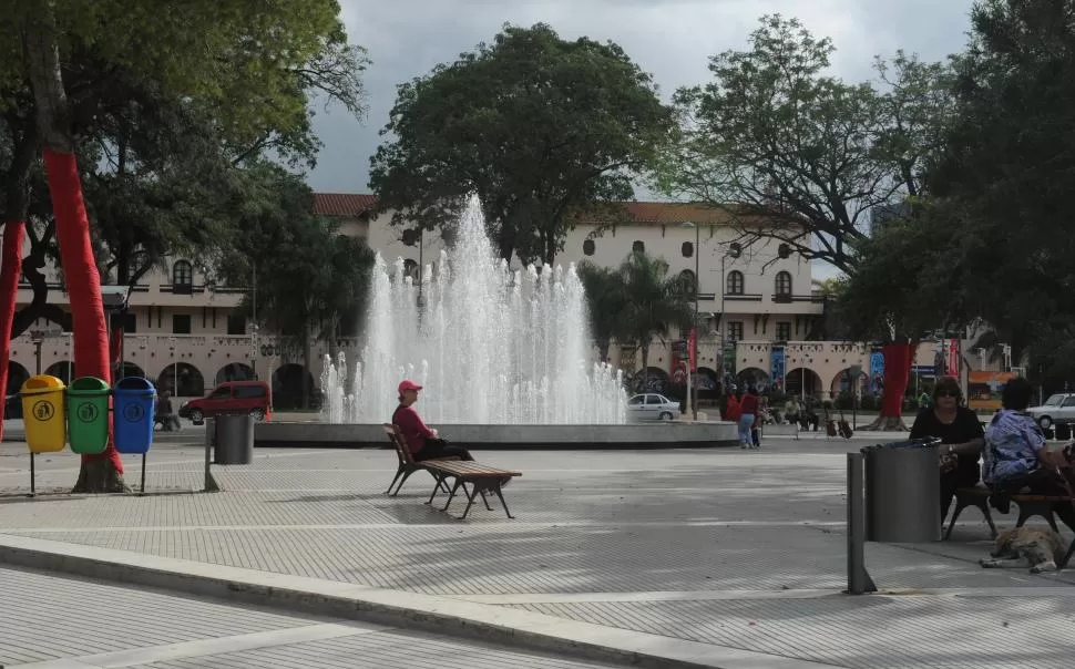 LA PLAZA. El paseo público ubicado frente al casino termense será el epicentro de la congregación de turistas y de las actividades musicales. la gaceta / foto de antonio ferroni (archivo)