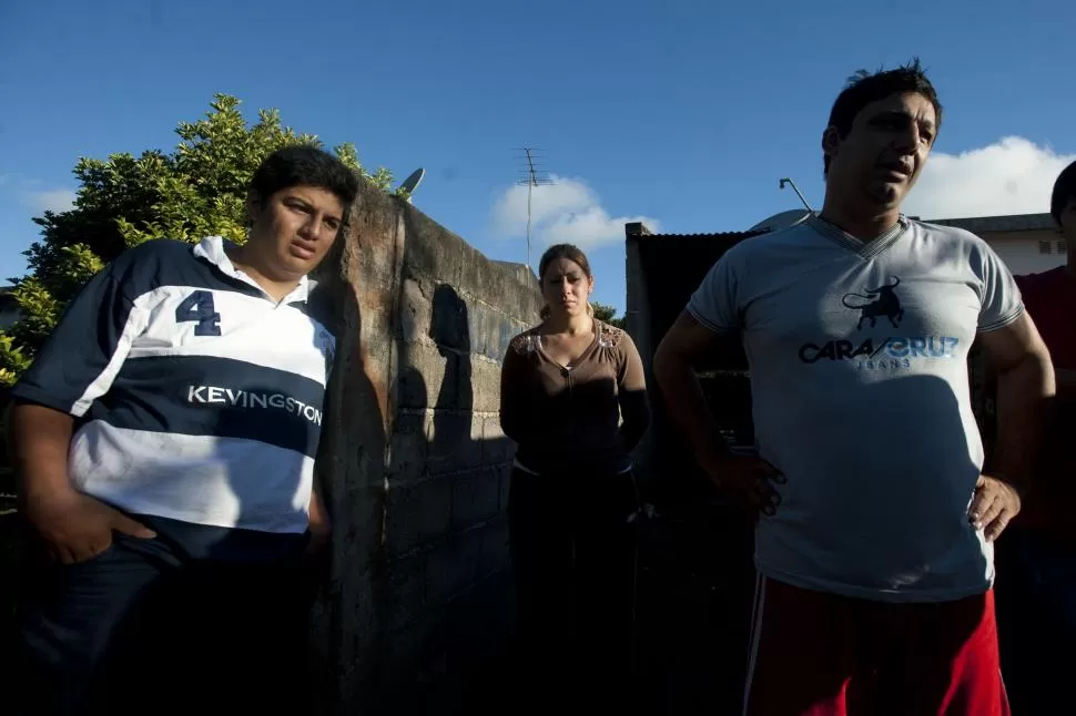 AFLIGIDOS. La familia de Ángel Vélez dijo no conocer detalles de la pesquisa.  la gaceta / foto de diego aráoz