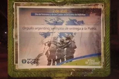 La Municipalidad homenajeó a los héroes de Malvinas con una imagen de una serie norteamericana